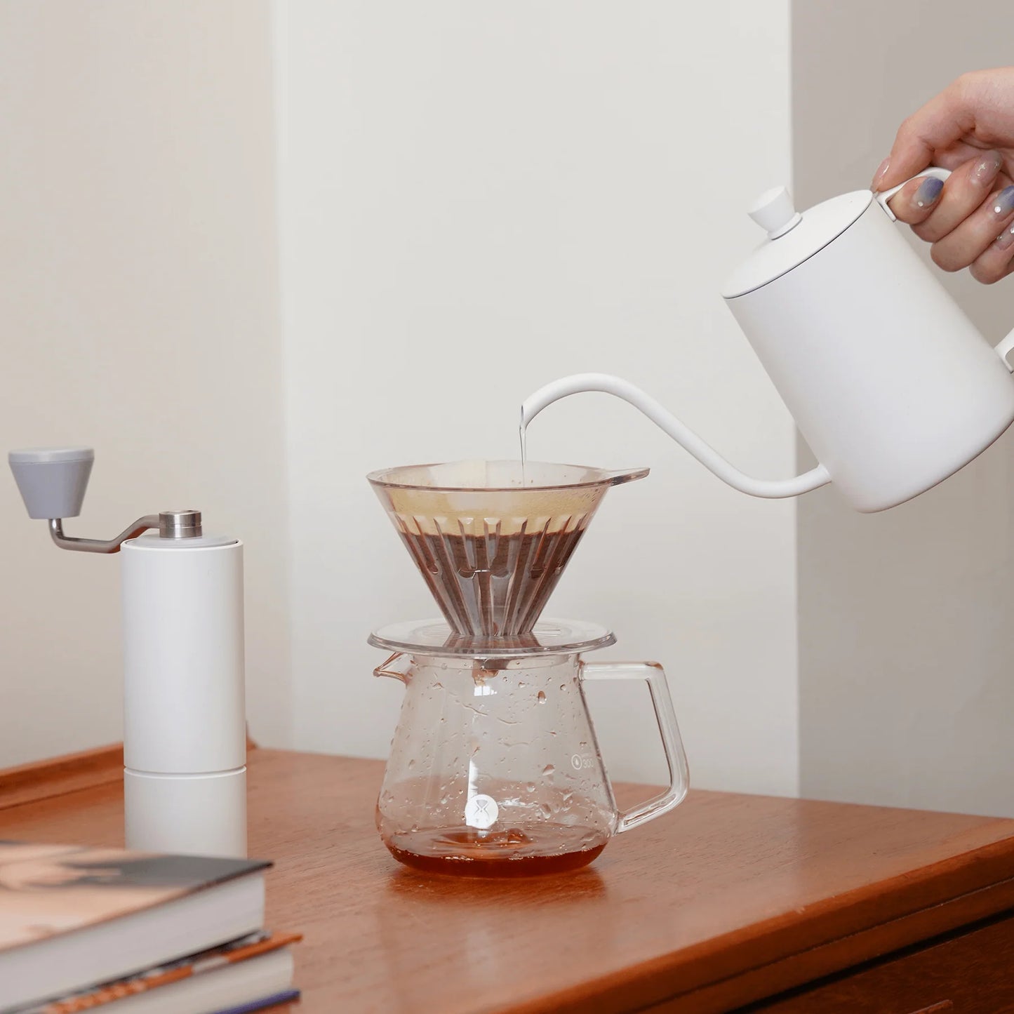 TIMEMORE Crystal Eye plastic pour over dripper, alternate view 2